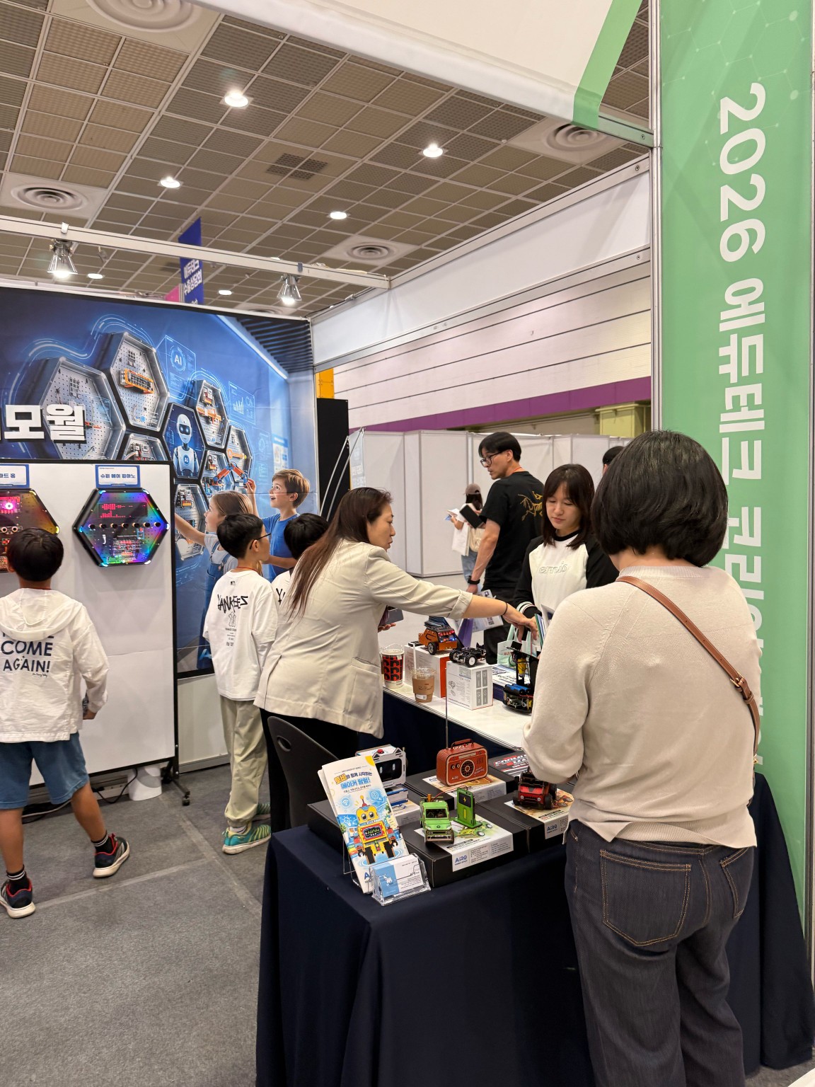 코엑스 부스 상담 및 제품 안내 현장